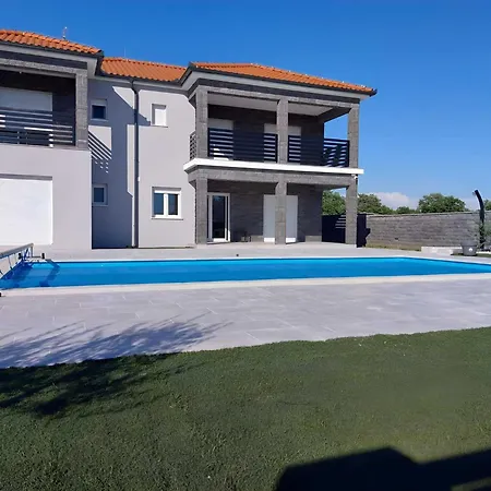 Villa Ela With Heated Pool
