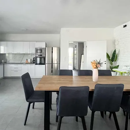 Vila Ela With Heated Pool