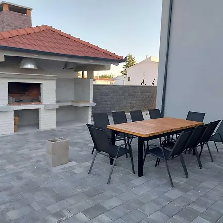 Ela With Heated Pool