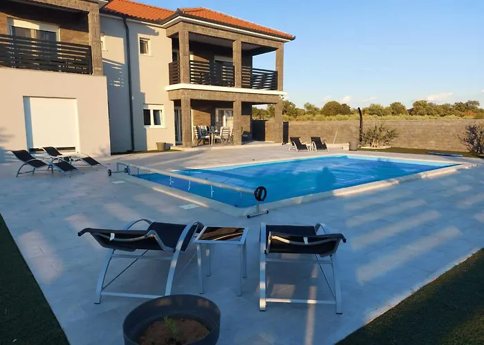 Villa Ela With Heated Pool Murvica (Policnik)
