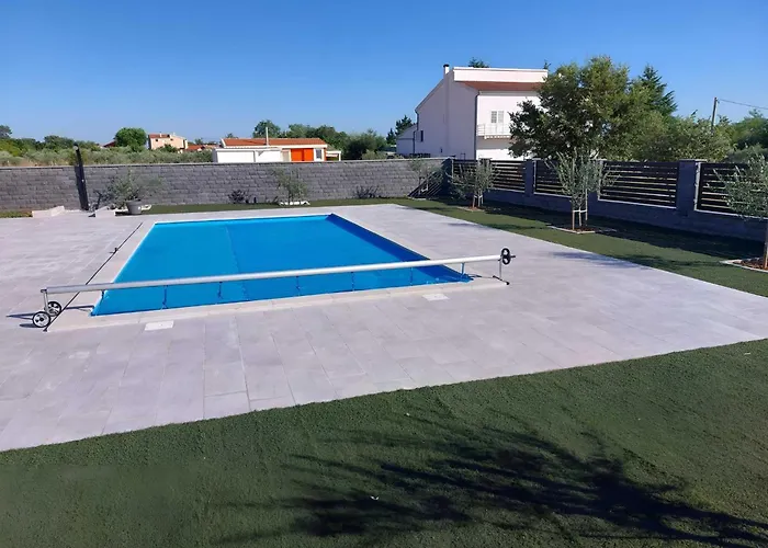Villa Ela With Heated Pool *