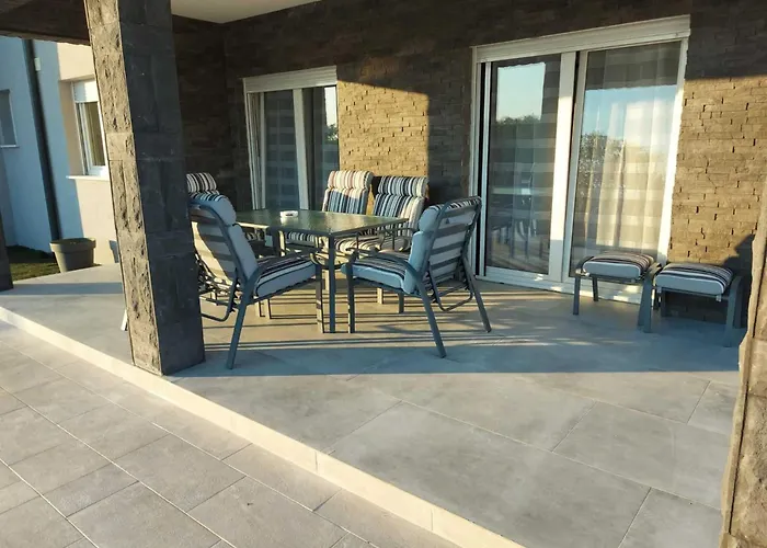 Villa Ela With Heated Pool