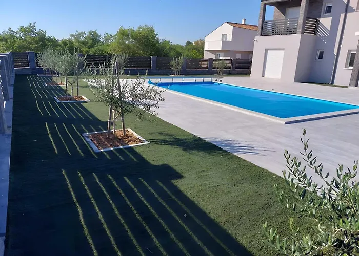 Villa Ela With Heated Pool *