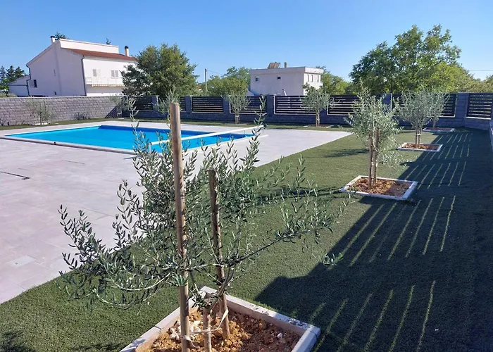 Villa Ela With Heated Pool