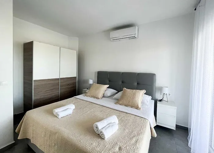 Ela With Heated Pool Villa
