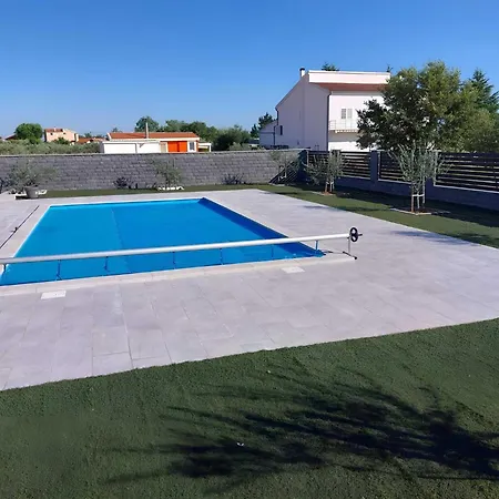 Вилла Ela With Heated Pool *