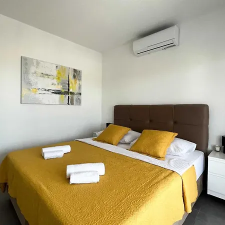 Вилла Ela With Heated Pool *