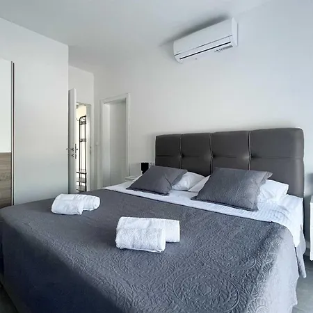 Ela With Heated Pool *