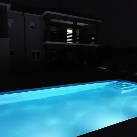 Ela With Heated Pool * Murvica (Policnik)