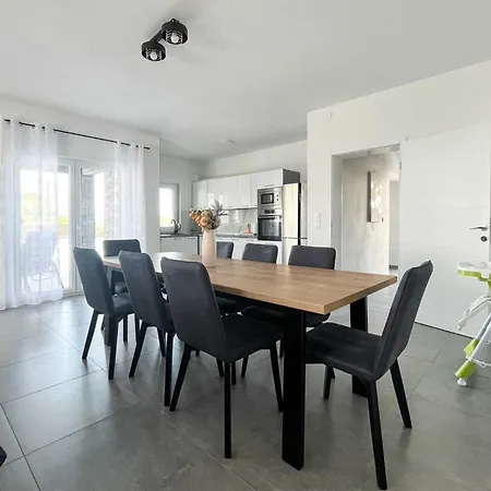 Ela With Heated Pool