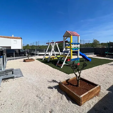 Вилла Ela With Heated Pool