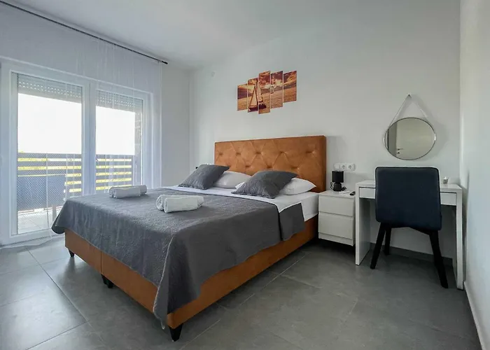 Ela With Heated Pool Vila *
